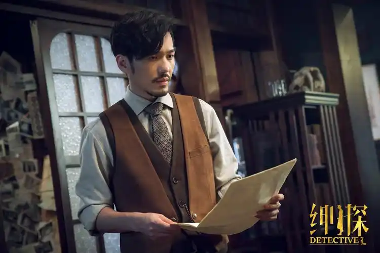 在上周四更新的剧情中,由白宇饰演的侦探罗非成功破获了两起棘手案件.