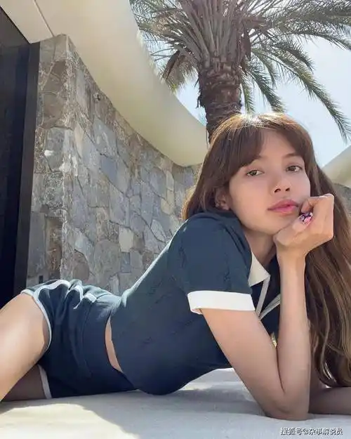 人间芭比lisa晒近乎素颜照 网友动手指头按赞_全球_音乐_舞台