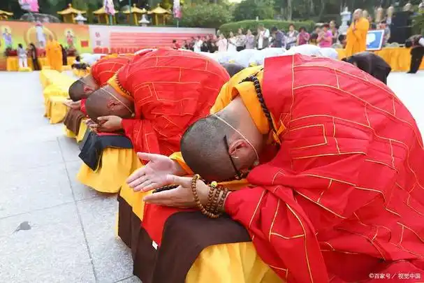 寺庙磕头的正确方法