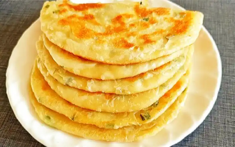 鸡蛋葱花饼,简单省事层又多,最适合厨房新手