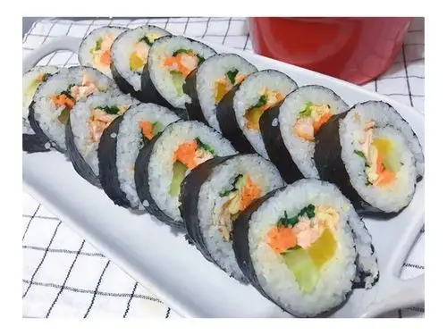 catherine8884做的三文鱼紫菜包饭