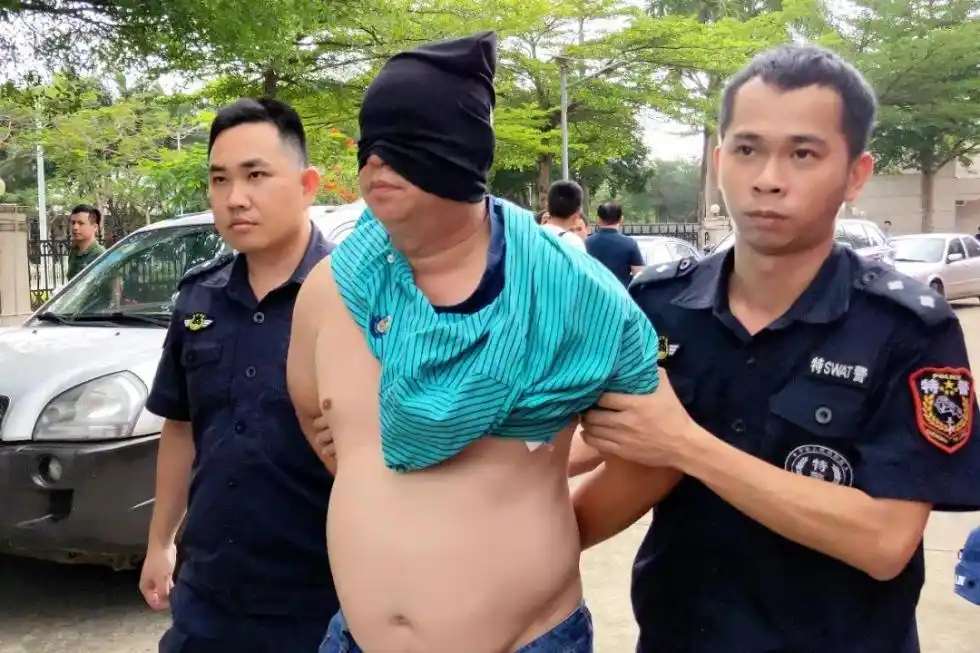 海南警方再灭村霸团伙!涉黑村支书生活穷奢极欲,惊呆办案民警