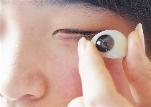 如何看待患者被摘眼球 8 年后发现,医院否认,法院:责任各半?