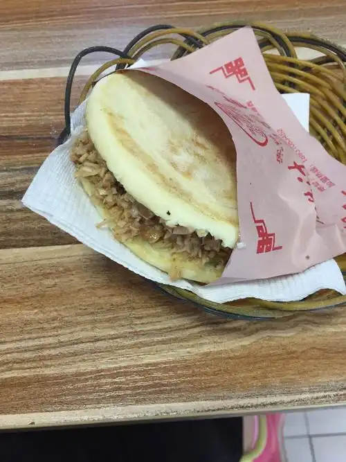 2022皮铺子赵家腊汁肉白吉馍美食餐厅,店面不大,但是看点外面的还.