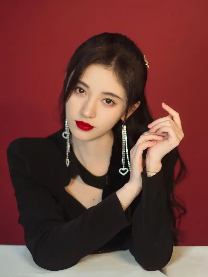 119高冷莓红色 120温柔柿红色 ysl方管新色,你为哪支打call?