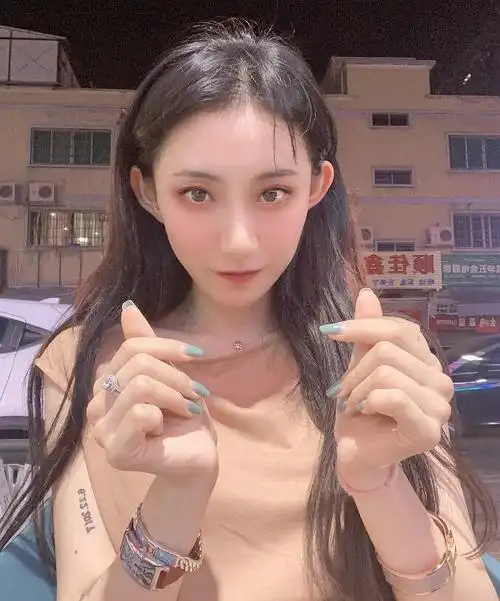 前熊猫主播lovely璐璐泳池9分32秒不雅视频流出现已退网不做女主播