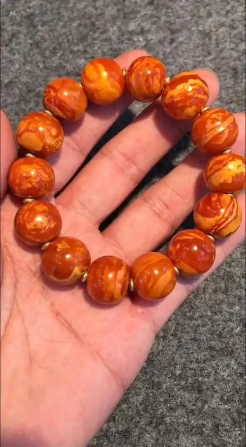 精品老蜜蜡手串 蜡质饱满,全品无伤 包浆油润,颗颗精品 尺寸16mm,克重