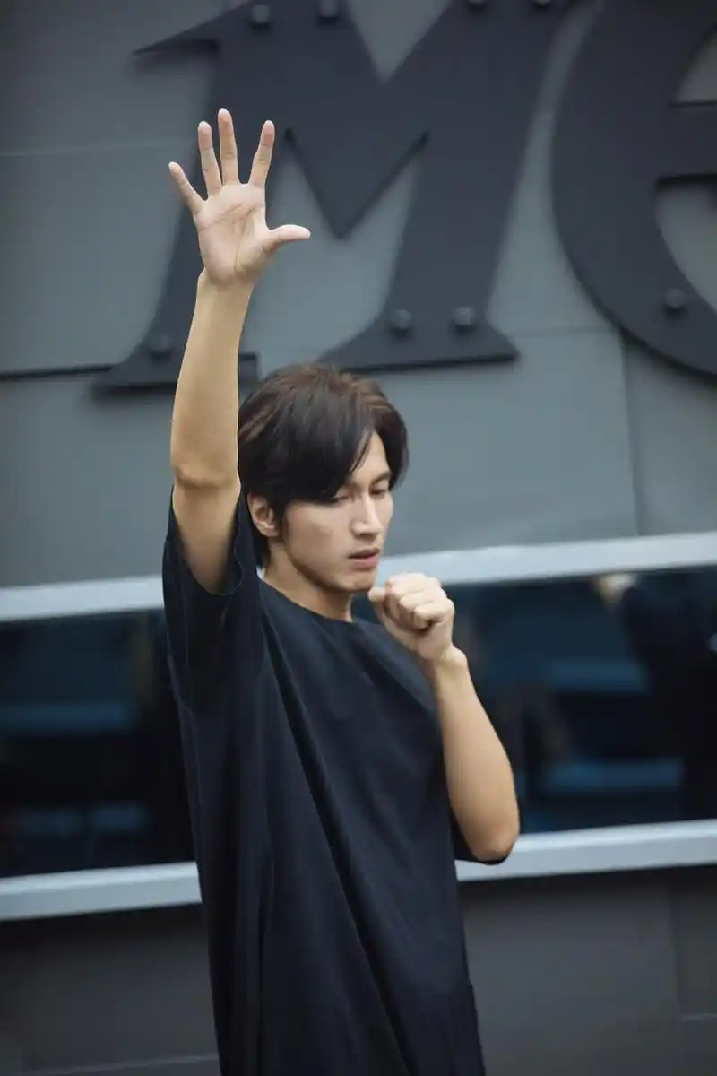 组图:《披荆斩棘的哥哥》言承旭训练照首曝光 神情专注状态佳_高清