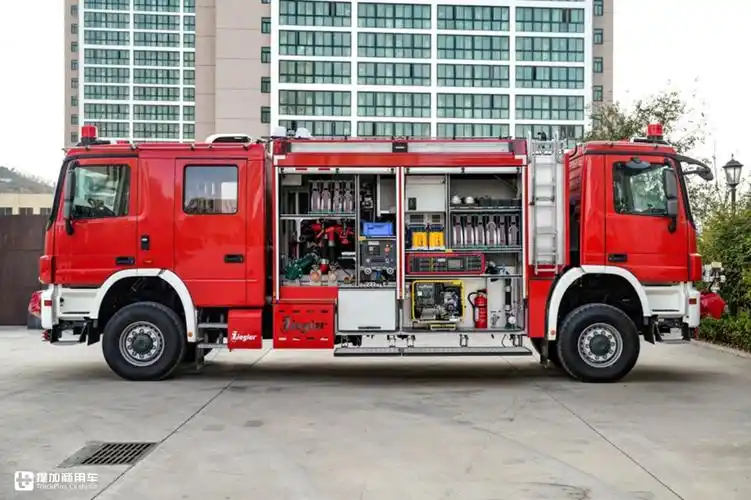 能走回头路少见的双向驾驶卡车齐格勒双头隧道消防车实拍