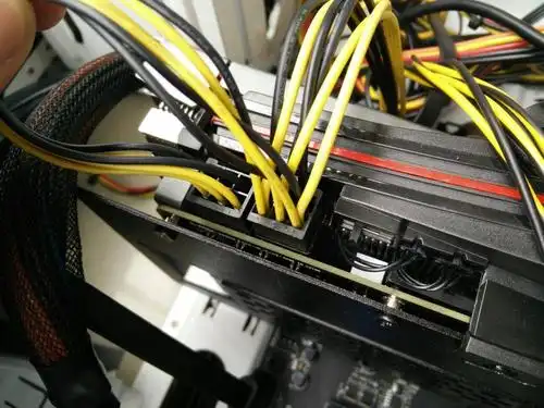 请问显卡这样供电正确吗?