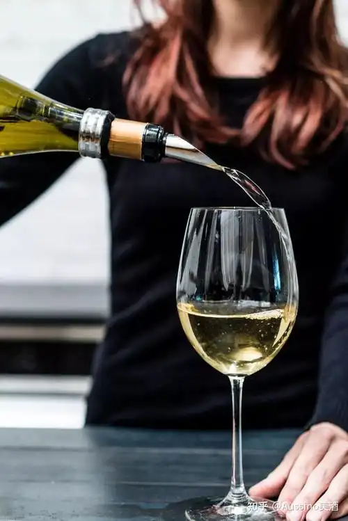 如何倒酒才能做到滴酒不漏