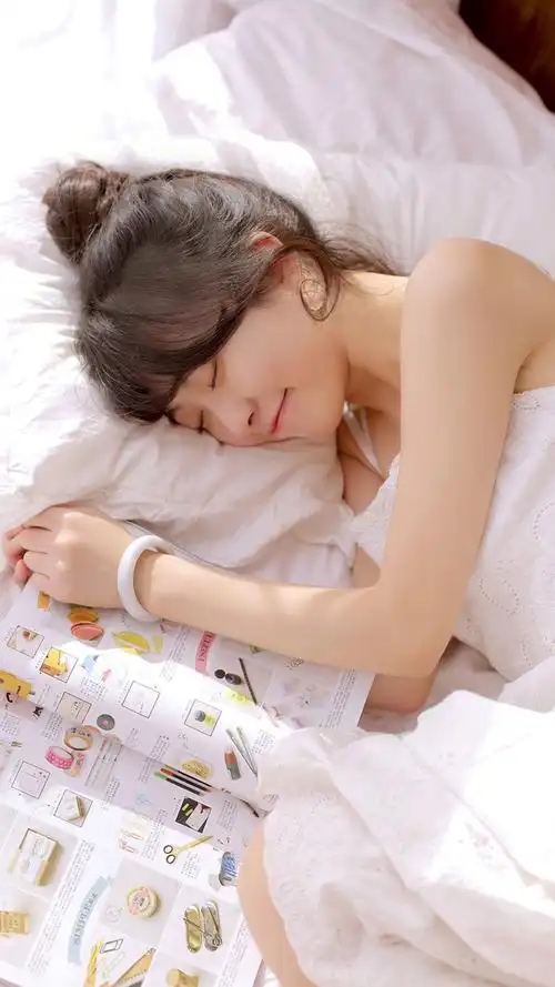 丸子头美少女白嫩诱人私房图片手机壁纸