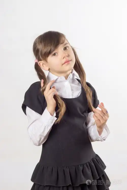小女孩,女学生,两个马尾辫,校裙,白衬衫