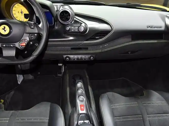法拉利 法拉利f8 2020款 spider 3.9t v8
