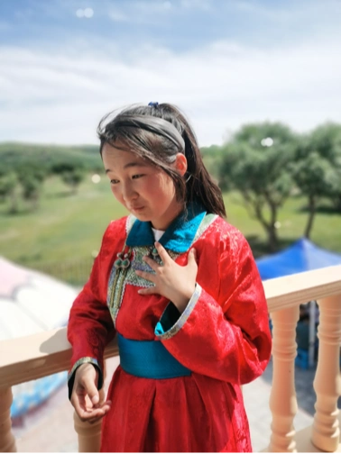 "世界上的人那么多,我们只有敢于表达,善于表达才能让更多的人看见,也