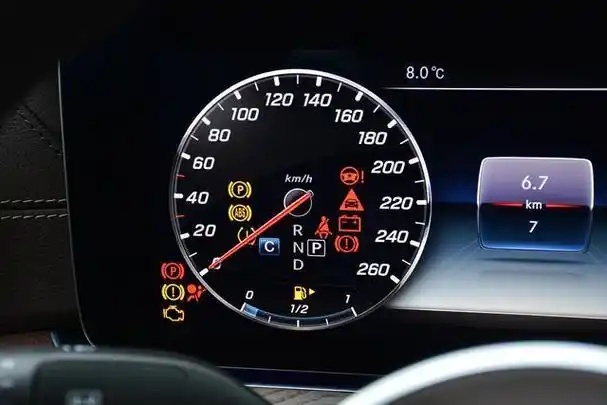 奔驰车仪表盘出现e奔驰车仪表盘出现黄色标志