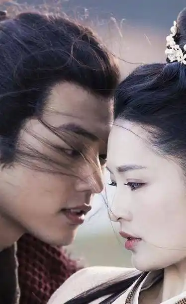 肖战李沁新戏路透曝光,疑似吃团圆饭冲上热搜,网友:成真情侣了_李沁官