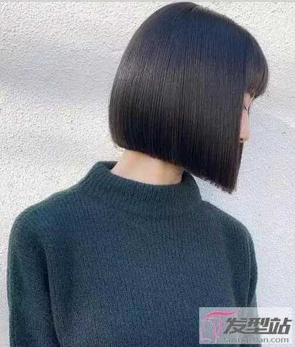 一刀切短发怎么剪 简约显气质女神都这样剪_发型站_最新流行发型设计