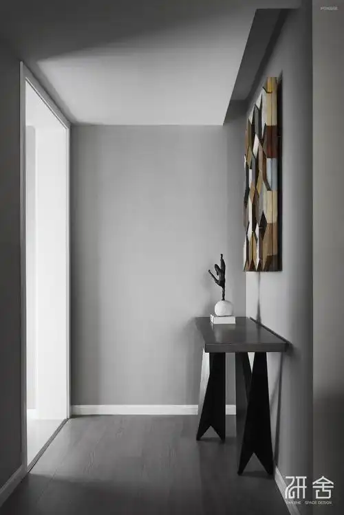 高级灰时尚黄打造120平三居室现代简约风之家