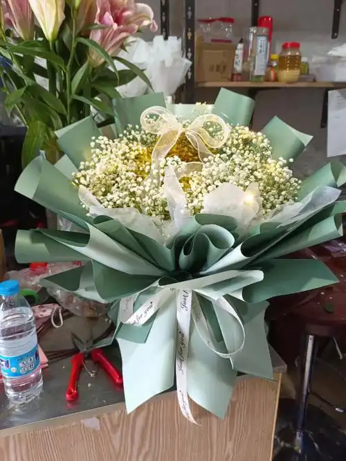 榴莲花束满天星