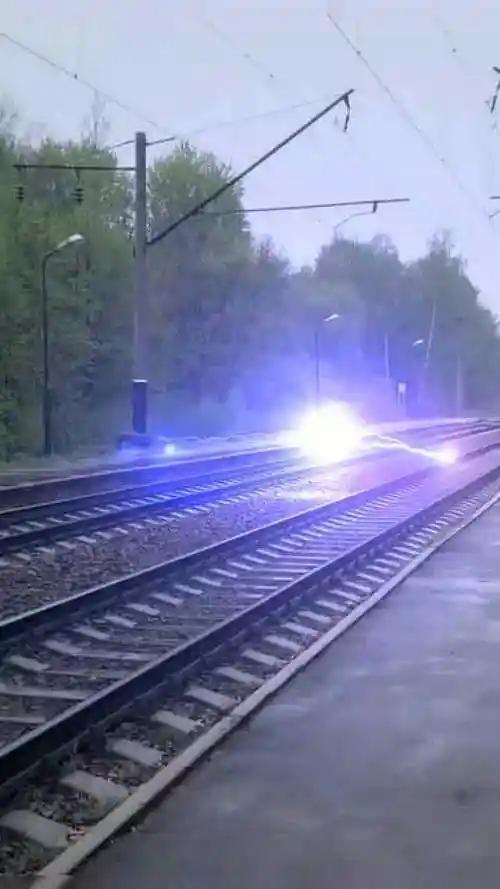 有人见过球状闪电吗,真是罕见的自然现象,长见识了!