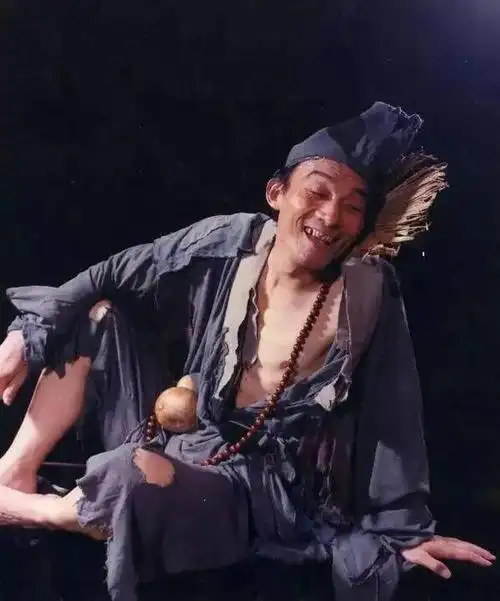 87岁"济公",为角色出家,晚年赔光家产,他的人生竟如此落魄?_游本昌