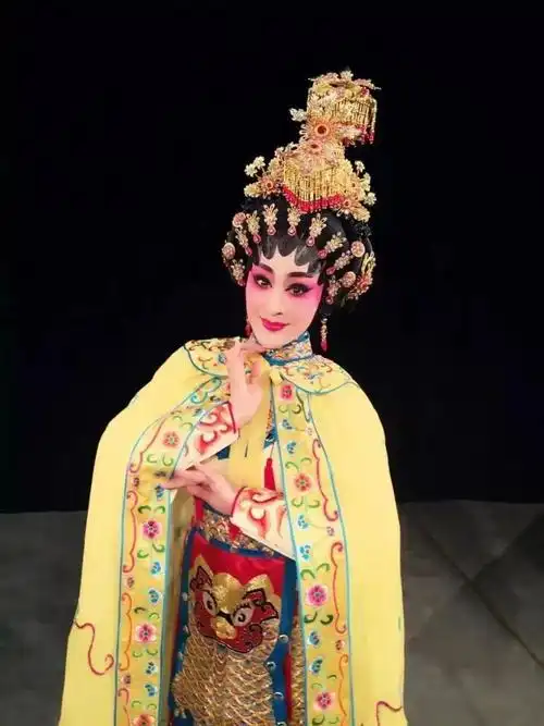 莫燕云:粤剧舞台上光彩夺目的正印花旦_腾讯新闻