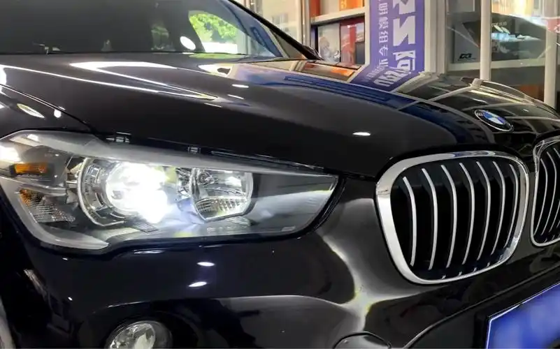 宝马x1车灯改装升级led双光透镜