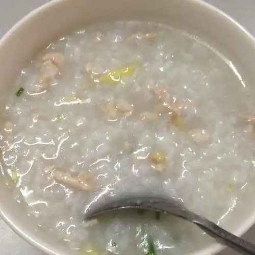 意犹未尽的深情做的皮蛋瘦肉粥