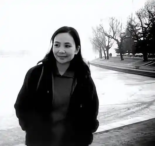 李英此时的谢烨大概是绝望的,不久后她还看到了顾城为李英写的书