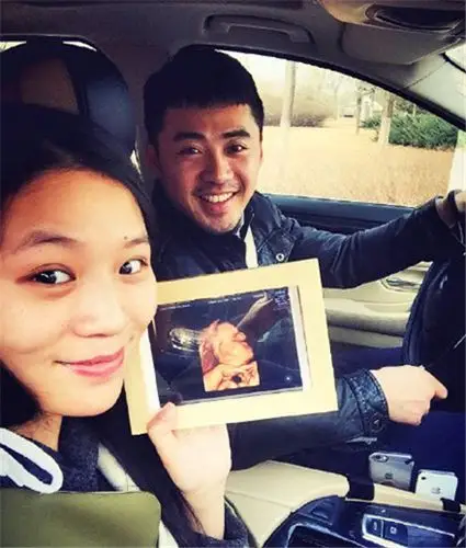 歌手黄英怀孕39周将临盆公布宝宝小名小九儿