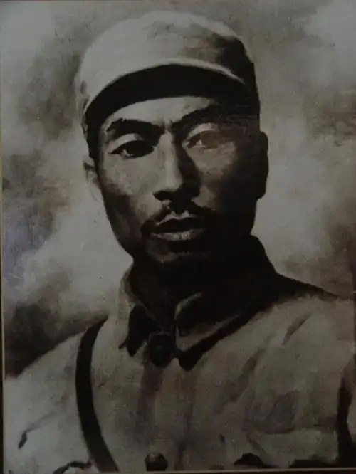 杨靖宇将军遭最亲近两人出卖,冰天雪地仅剩自己,牺牲时让人动容