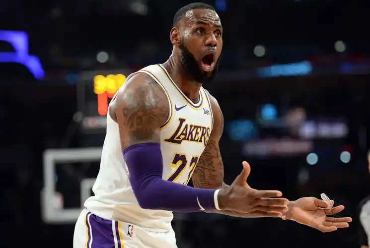 勒布朗詹姆斯的摊手动作和乔丹的摊手动作迥然不同的含义