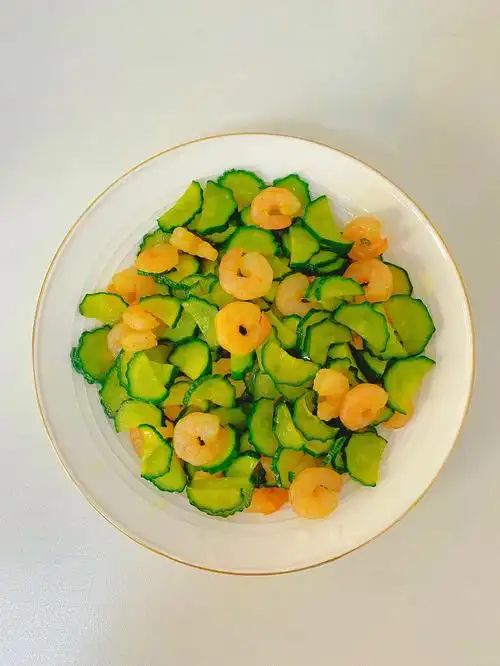家常菜黄瓜炒虾仁清爽解腻营养佳