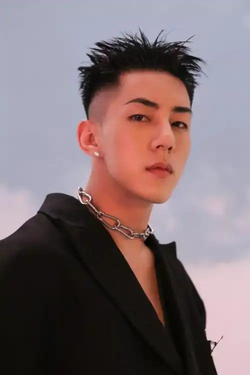 卡斯柏:"她知道我其实很温柔的"