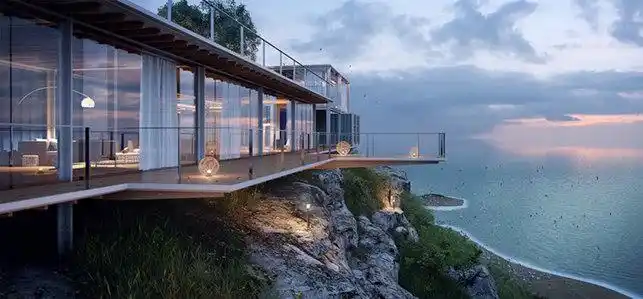 远处就是大海,而且这栋别墅的观景视野可以说非常的好,是欣赏海上日出