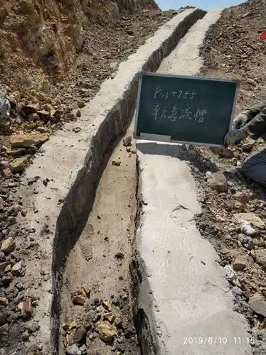 平台急流槽砌筑(k13 755左侧)施工完成