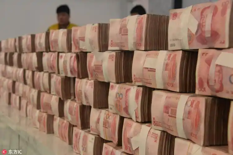 人民币墙堆起来!咱村里人走上致富路