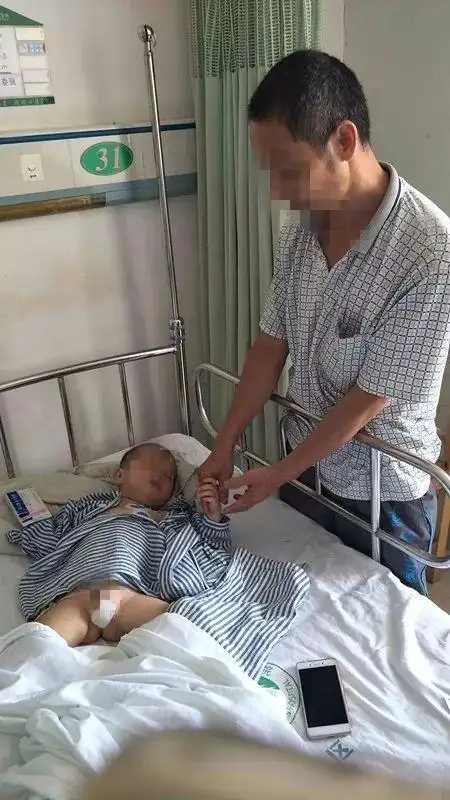 痛心连平一2岁男童生殖器被母亲用刀连根割断