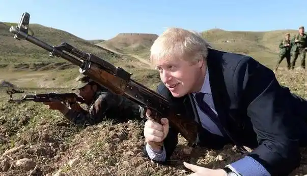 士兵被枪王ak47打中,真实的伤口会是怎样?别再被电影骗了_网易订阅