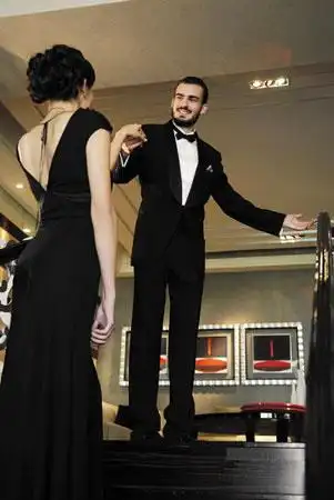 如何发起一个black tie party ?