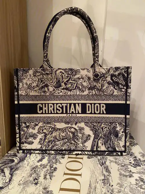 dior托特包老虎刺绣