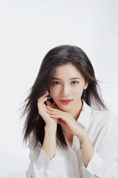 陆翊等待起风时一起放风筝