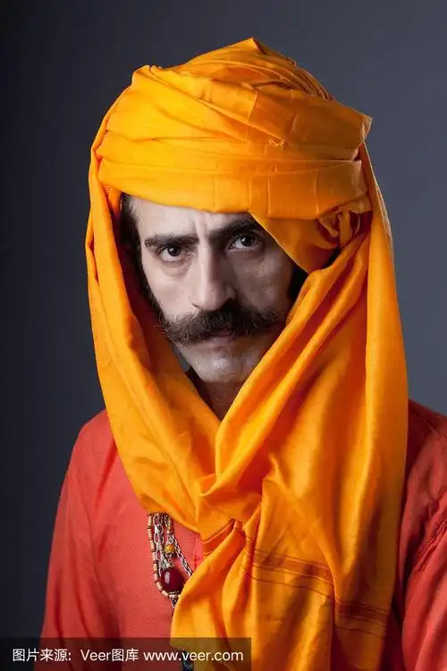 穿着传统服装的印度人