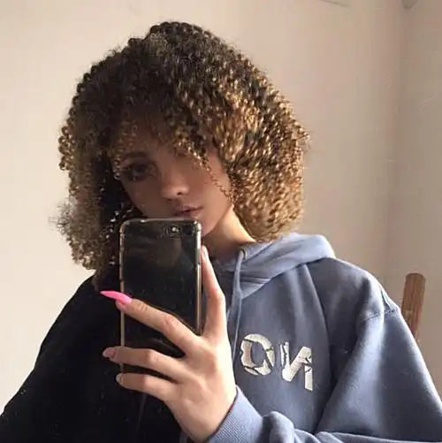 亚洲女生黑人卷爆炸头