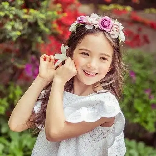 8岁英韩混血萌娃天生仙气足!网友:好想等她长大