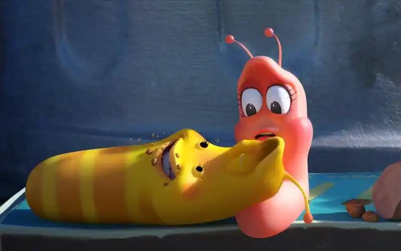 爆笑虫子之小红恋爱啦,看看他那帅气的双眼皮