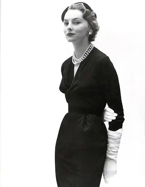 经典的小黑裙!(永恒的高级感单品)|连衣裙|香奈儿|礼服|裙子_网易订阅