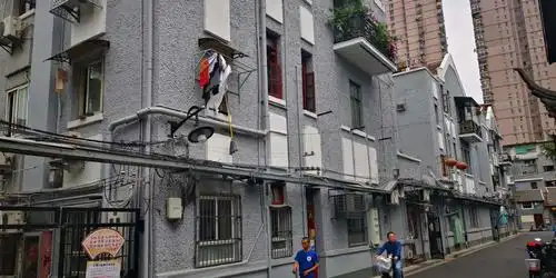 东虹-架空线入地桥架和线槽安装