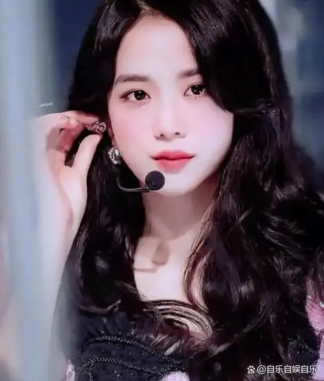 韩国人气女团blackpink成员jisoo最近带着自己的首张个人专辑来到朴明